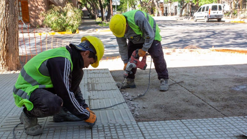 Funcionarios recorrieron los trabajos que se realizan en la escuela Vergara